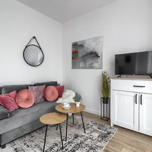  Apartament M&r Airport&business Wynalazek - Fast Wi-fi - Underground Garage - Self Check-in - Netflix - 6 Min From Chopin Airport